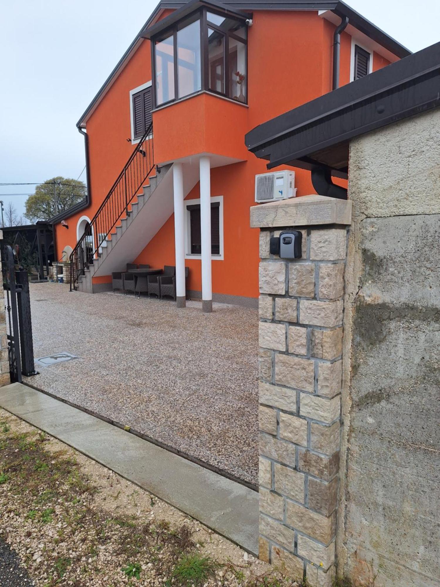 Apartment Dorina Buje Bagian luar foto